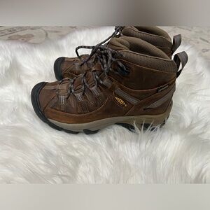 KEEN WOMEN'S TARGHEE II WATERPROOF
HIKING BOOTS - SOFT TOE Sz 7